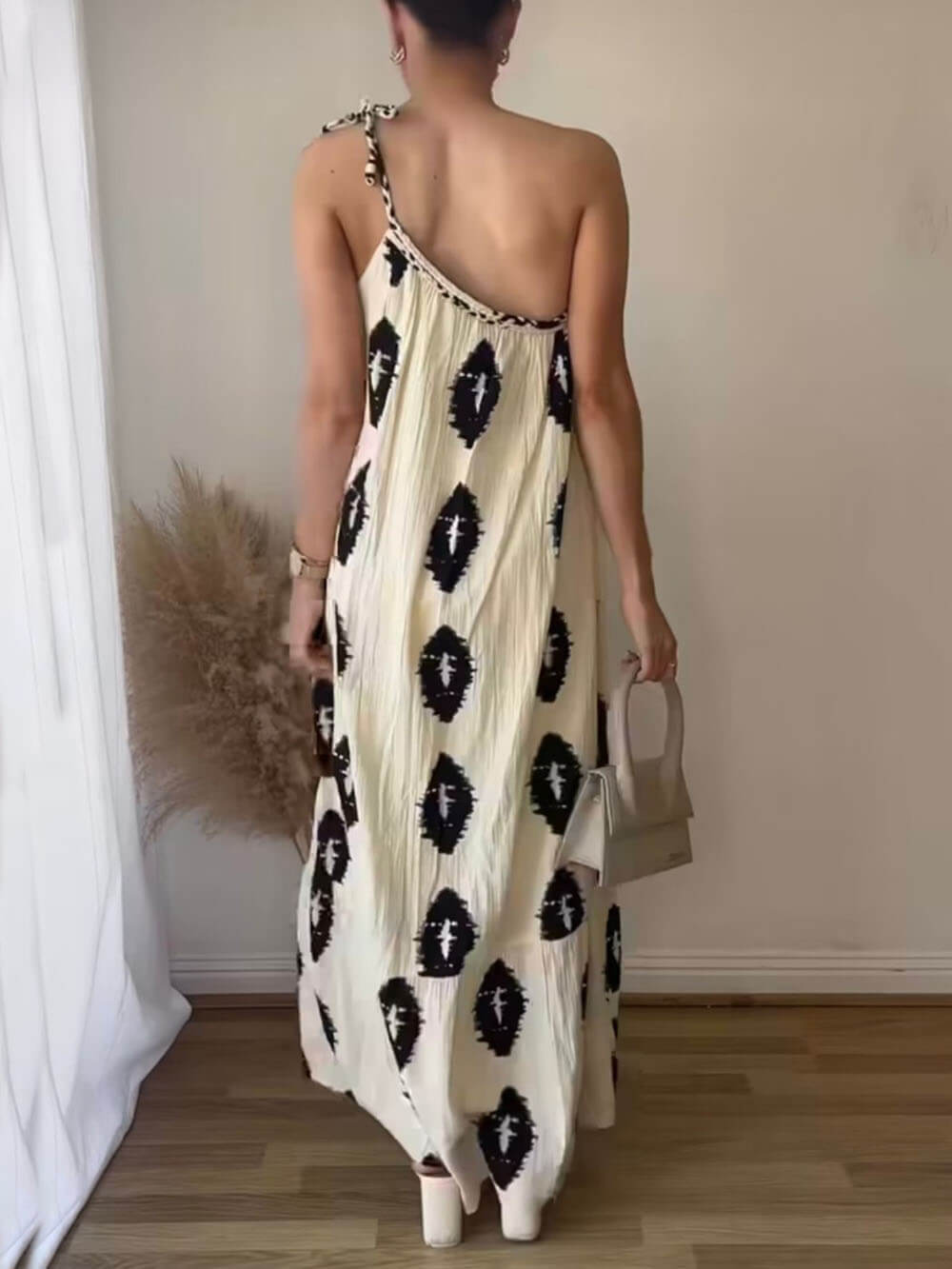 Sunshine – Lockeres Maxikleid mit One-Shoulder-Träger und Ethno-Print