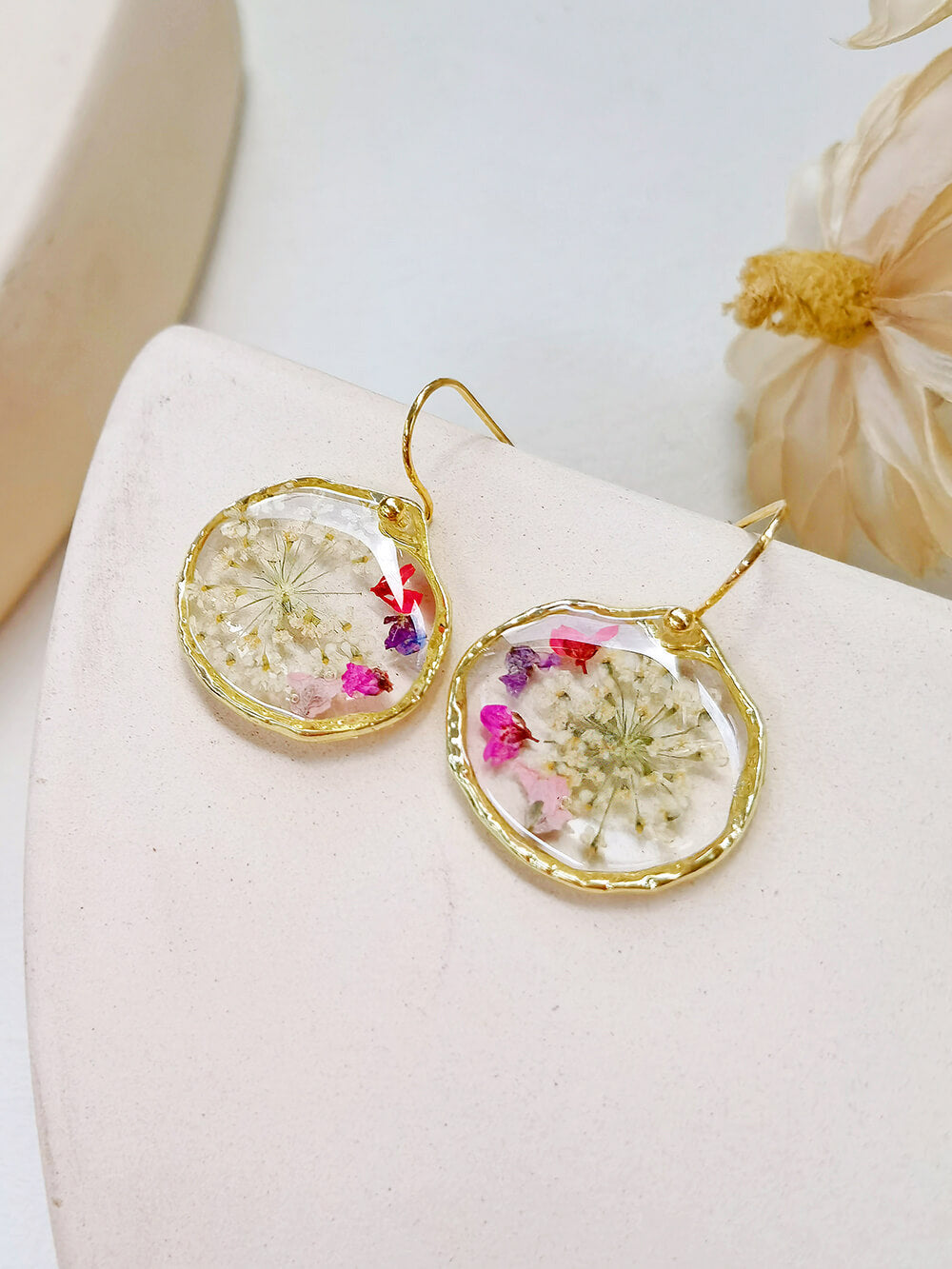 Queen Anne Lace Earrings Gold one size