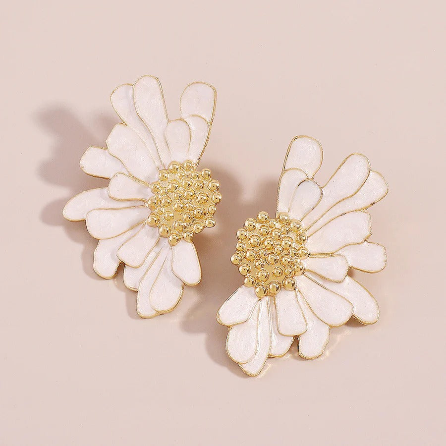 Retro Alloy Floral Pattern Earrings