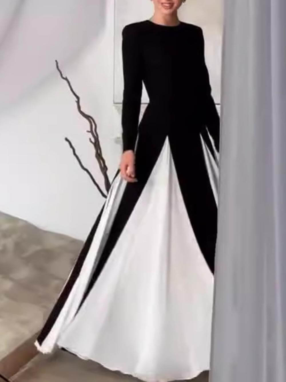 Robe longue trapèze élégante et glamour à empiècements en tulle et manches longues