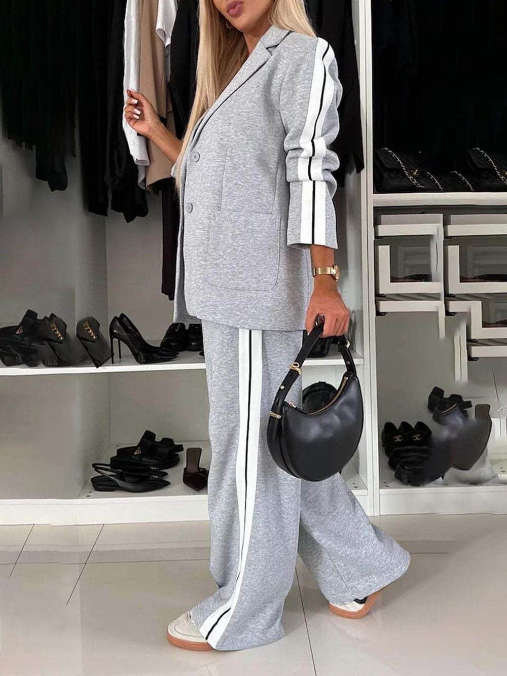 Sportliches Set aus Blazer mit Patchwork-Revers und lockerer Hose mit elastischer Taillentasche