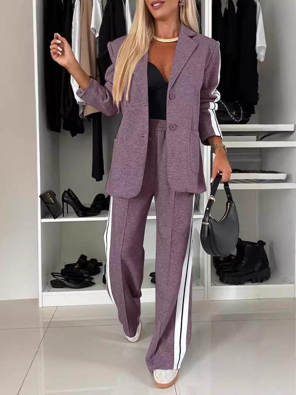Sportliches Set aus Blazer mit Patchwork-Revers und lockerer Hose mit elastischer Taillentasche