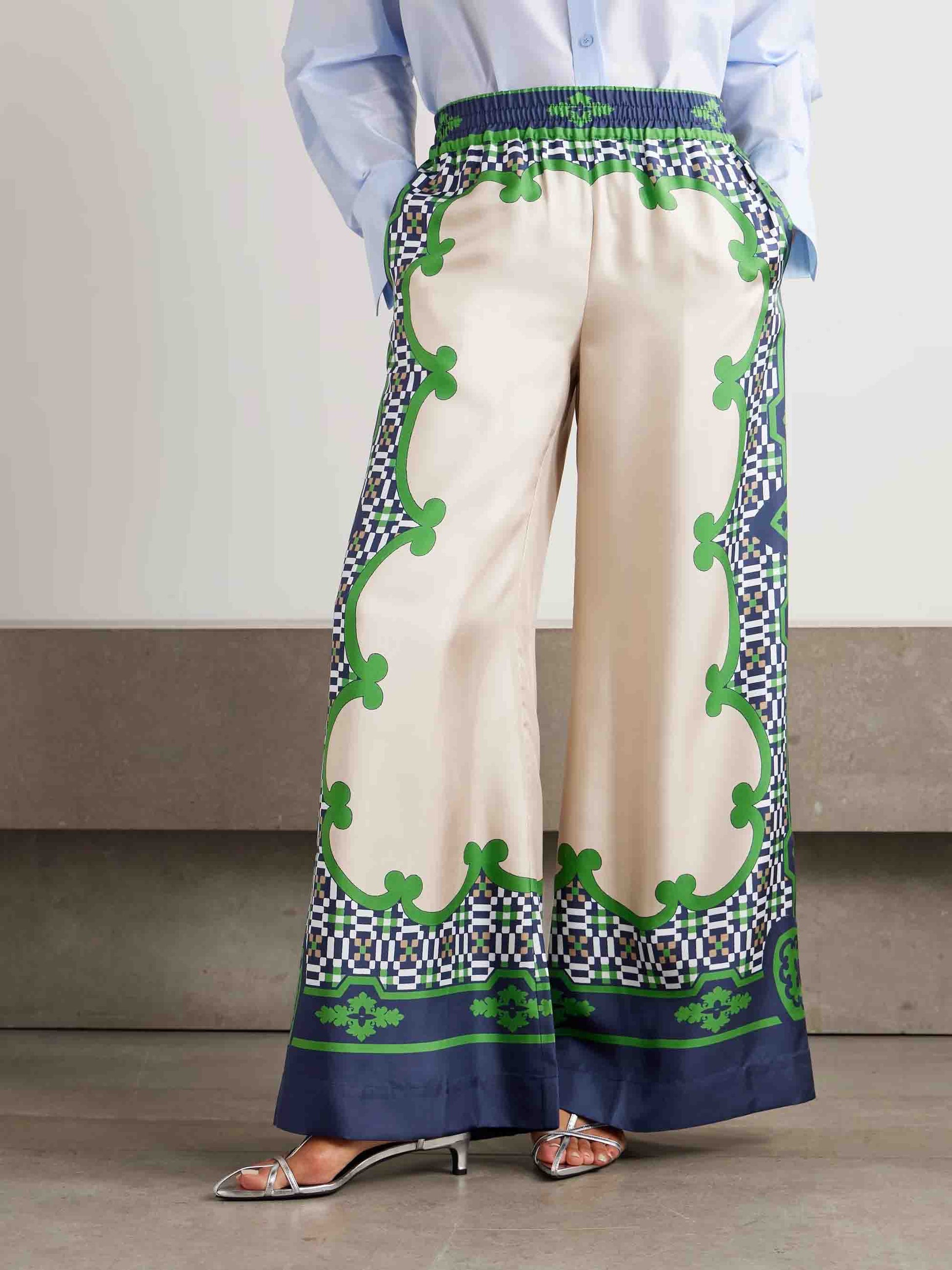 Einzigartige Satinhose mit weitem Bein und geometrischem Print