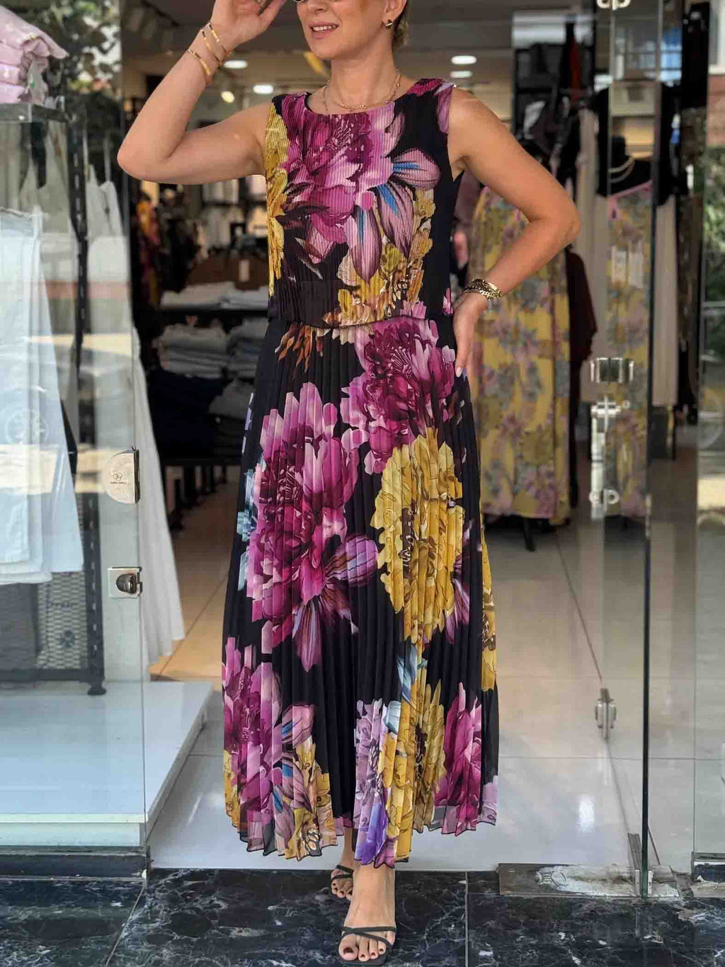 Elegantes doppellagiges, plissiertes Maxikleid aus Chiffon mit Print