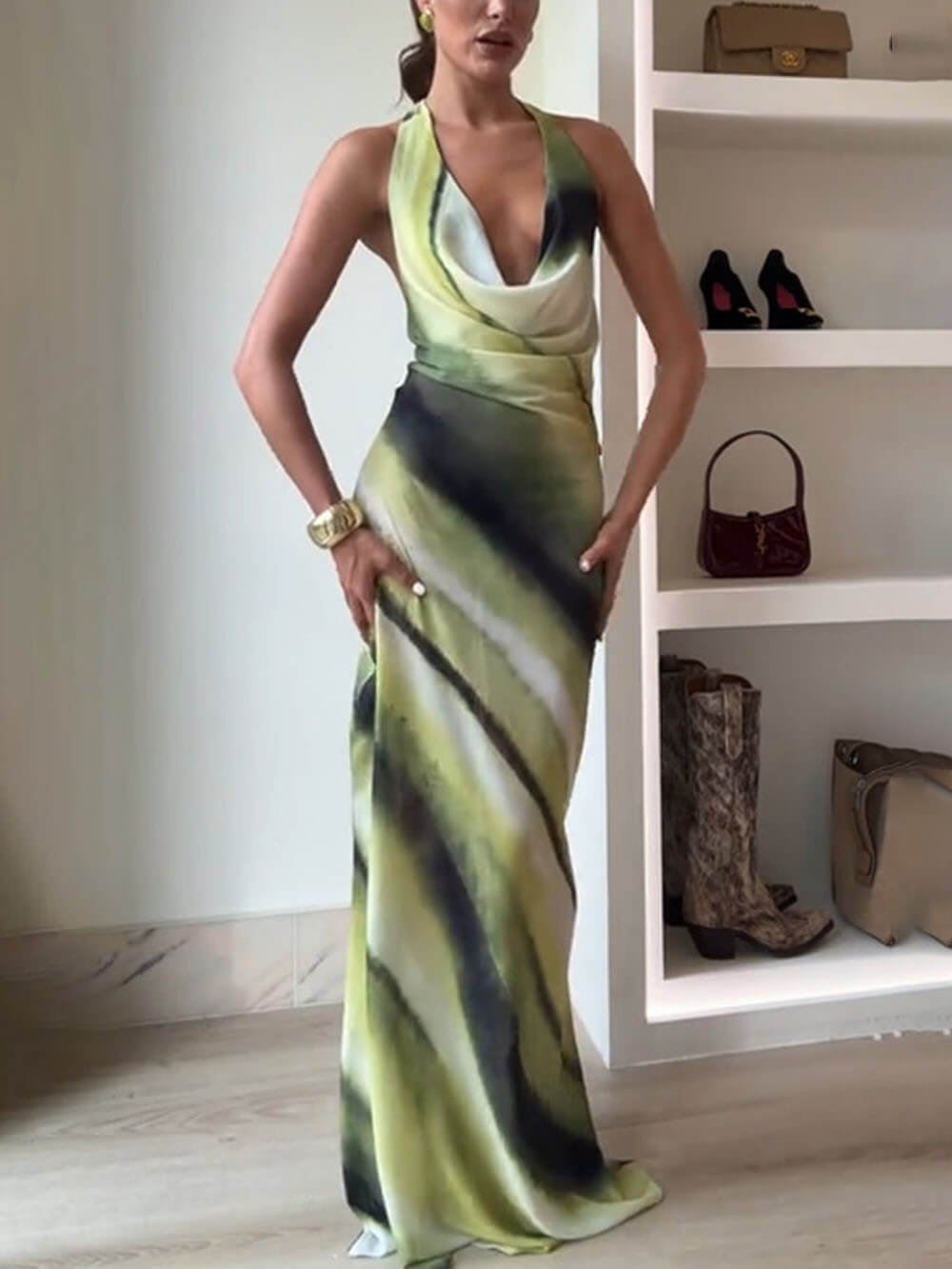 Klassisches Maxikleid mit Batik-Farbverlauf und Wasserfallausschnitt, Neckholder und Bindeband für den Urlaub