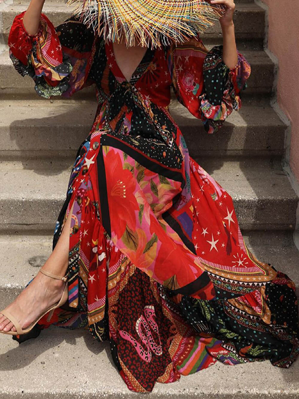 Robe longue bohème à imprimé floral et patchwork, avec volants et col en V