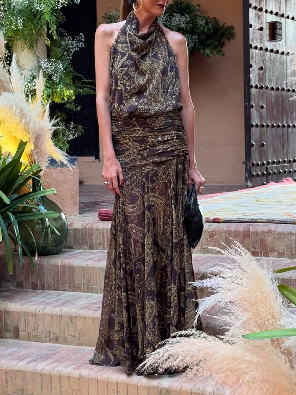 Elegantes, einzigartiges, gerüschtes, rückenfreies, plissiertes Maxikleid mit Paisley-Print