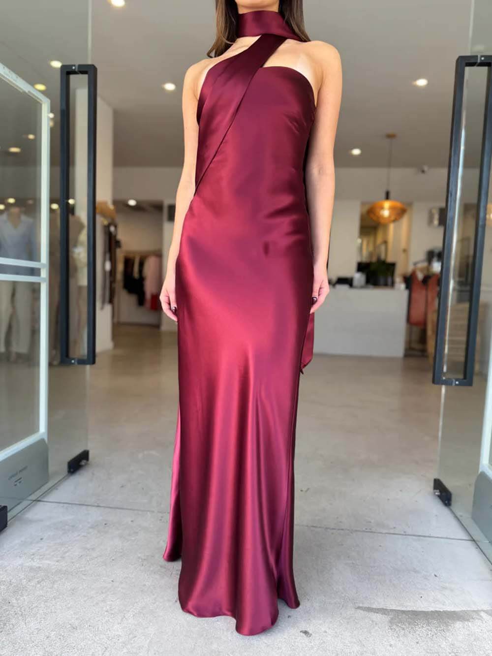 Elegantes Party-Maxikleid aus Satin mit Bindedetail