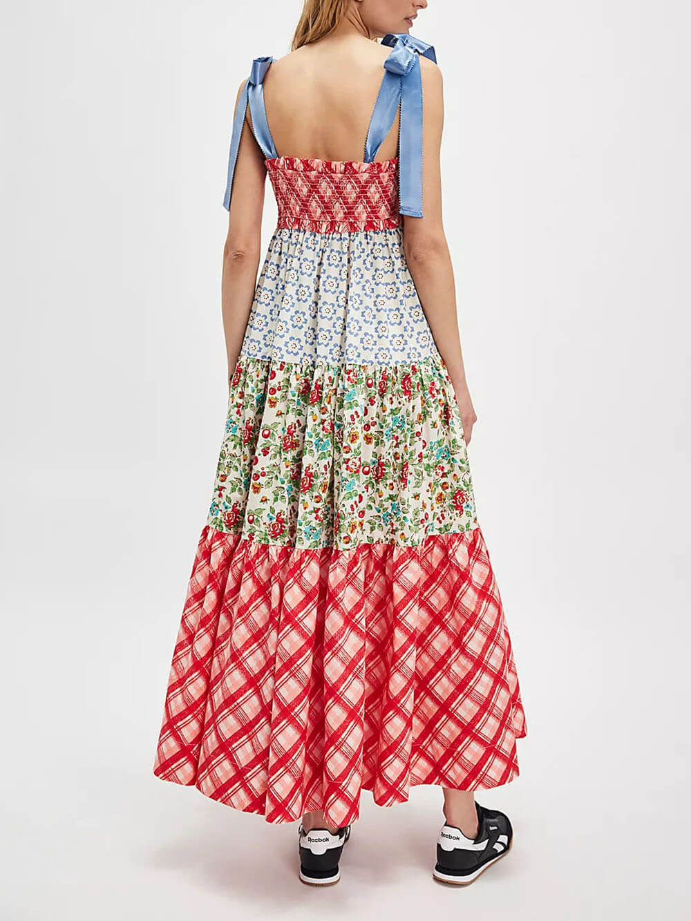 Klassisches Unterkleid mit Blumenmuster im französischen Stil