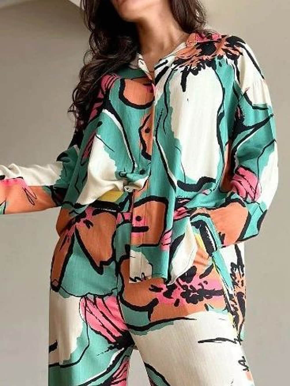 Chemise décontractée à manches longues avec imprimé graffiti unique