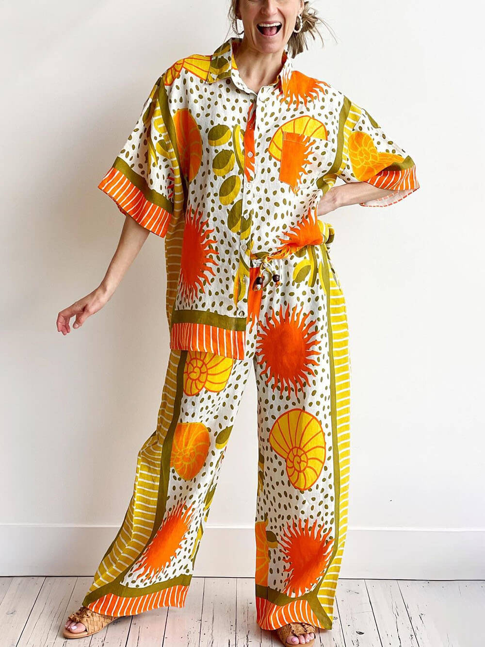 Lässige, einzigartige Hose aus Satin mit Sonnendruck, lockere Hose mit elastischer Taille und Kordelzugtasche und weitem Bein