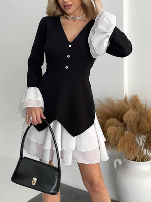 Modisches Minikleid mit Farbblock-Muster und langen Ärmeln und Rüschen