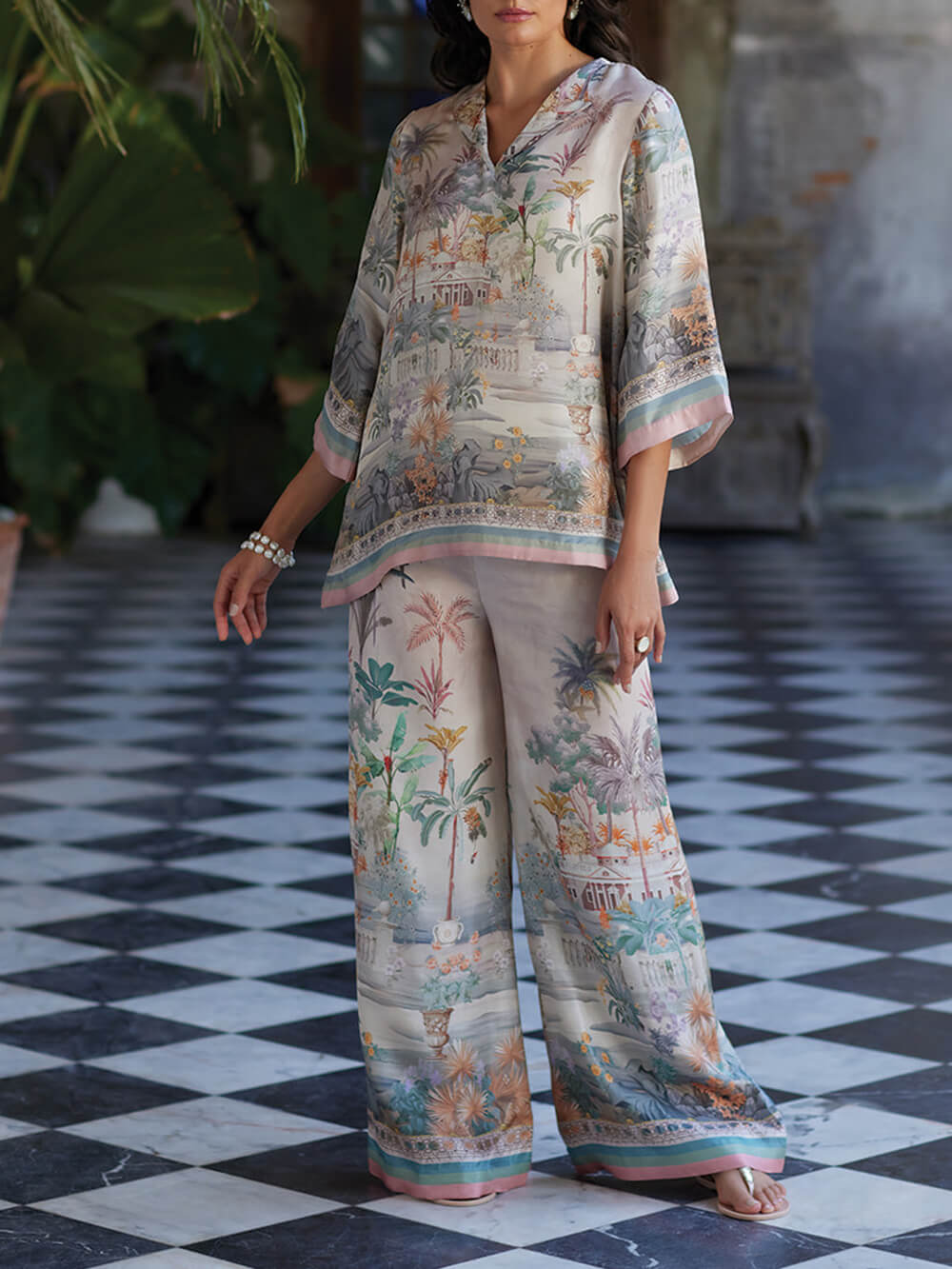 Lockere Hose mit weitem Bein und verspielter Eleganz und Digitaldruck