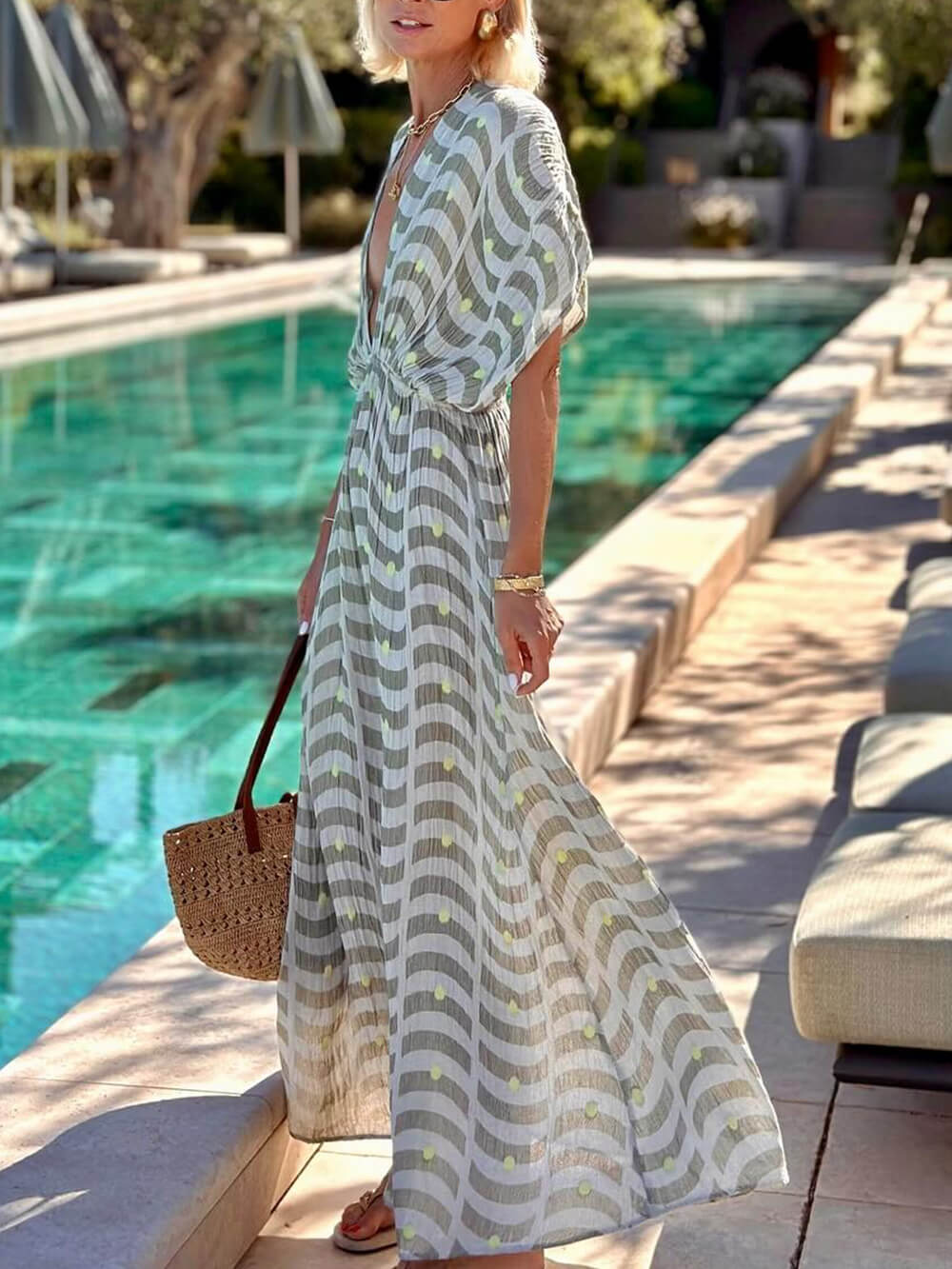 Robe longue unique à imprimé froncé et épaules tombantes avec fente latérale