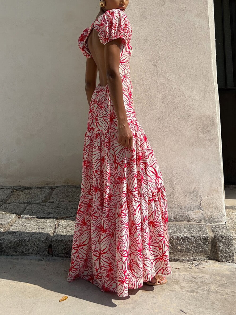 Magnifique robe longue plissée à imprimé floral et dos ouvert