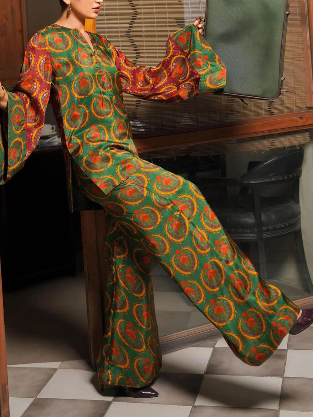 Chemise ample unique en satin à imprimé ethnique audacieux