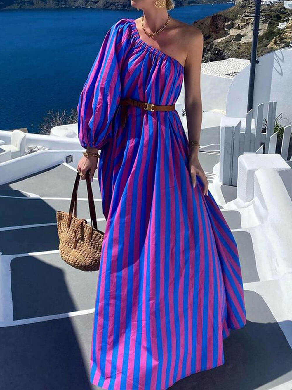 Robe longue de vacances à rayures et épaules dénudées