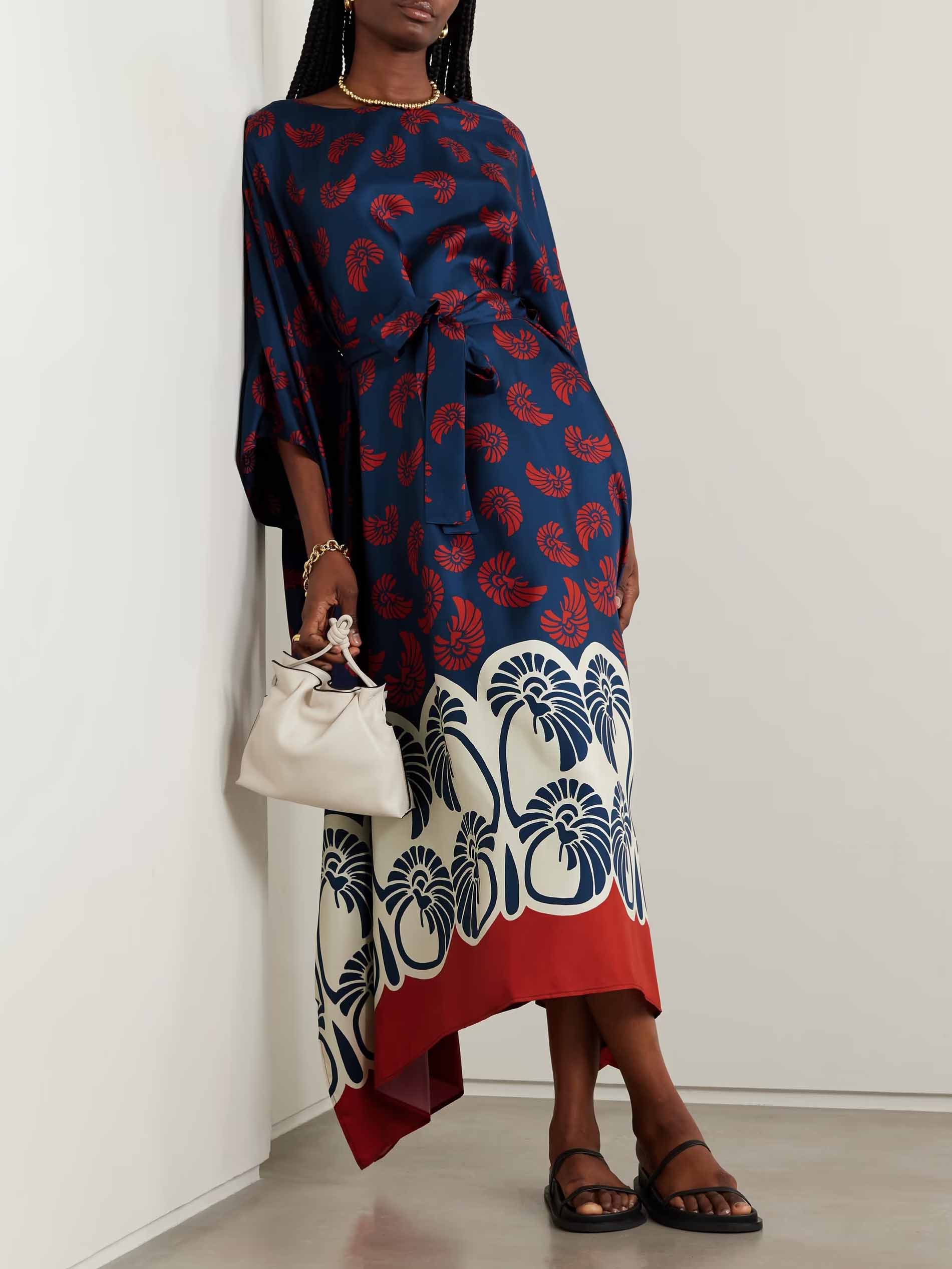 Robe longue ceinturée à imprimé floral unique