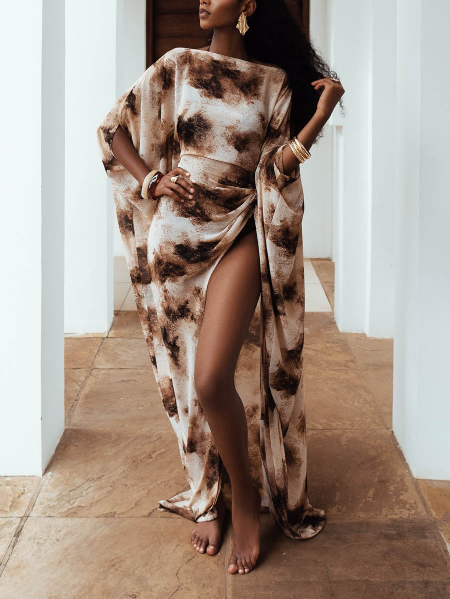 Elegantes, drapiertes Maxikleid mit One-Shoulder-Träger und Batikmuster