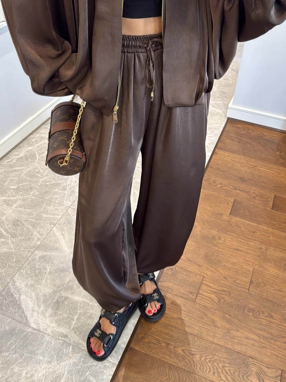 Pantalon bouffant ample en satin élégant