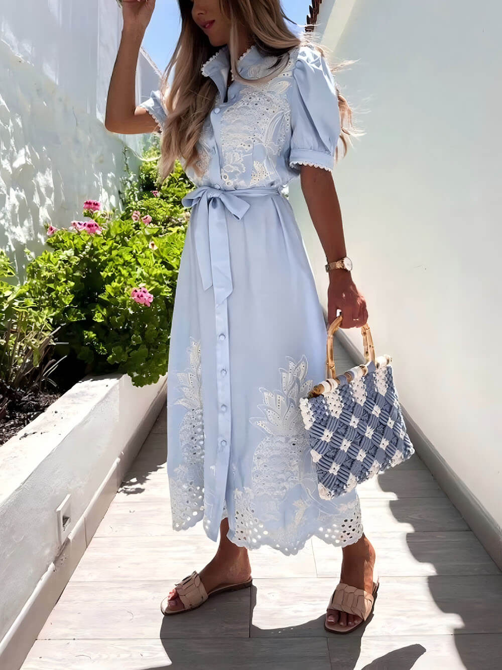 Robe trapèze large à taille creuse et coutures en dentelle exquise