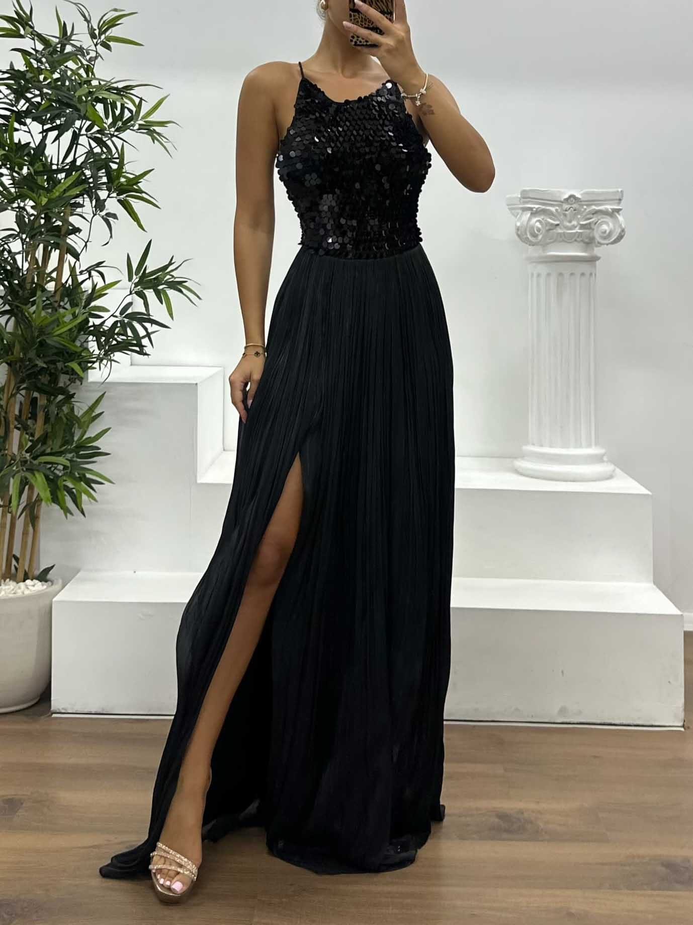 Elegantes, plissiertes Maxikleid mit hohem Schlitz und Pailletten