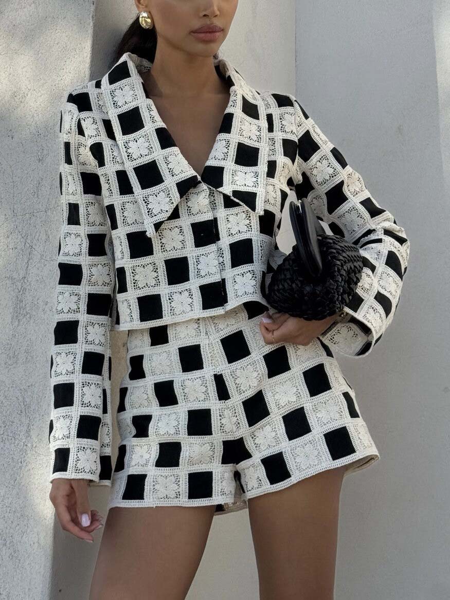 Exquisite Langarmjacke mit Häkelgittermuster