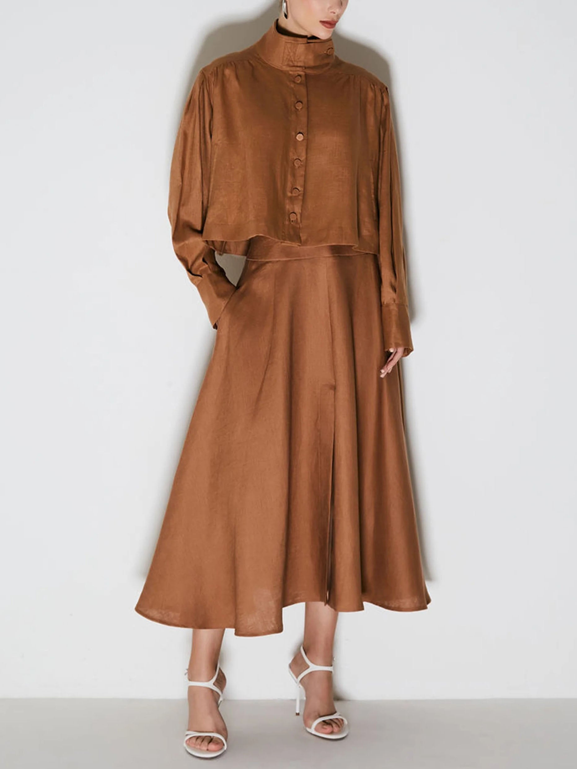 Lässige, kurze Jacke mit hohem Kragen und gerüschter Schulter