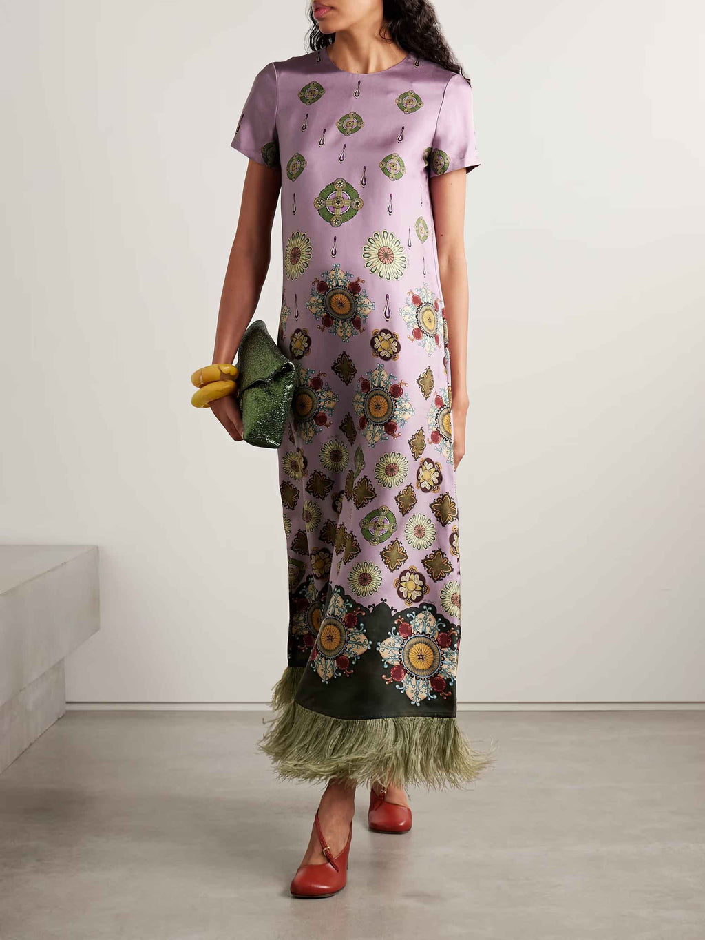 Robe longue unique à imprimé bohème et bordure en plumes