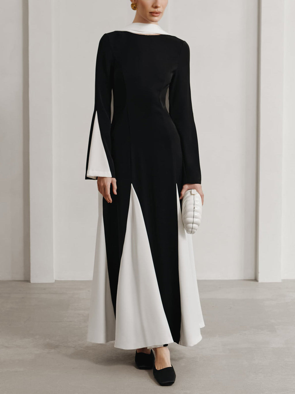 Elegantes Party-Maxikleid mit Kontrasteinsätzen