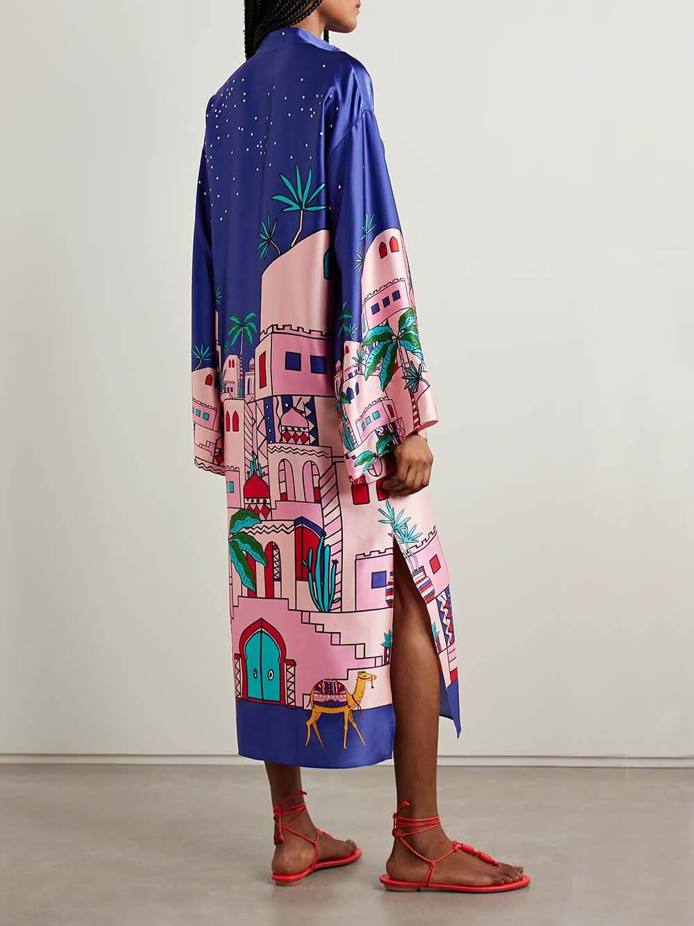 Unique Seaside – Langärmliges Kaftan-Midikleid mit Satin-Print und Knopfleiste, Schlitz