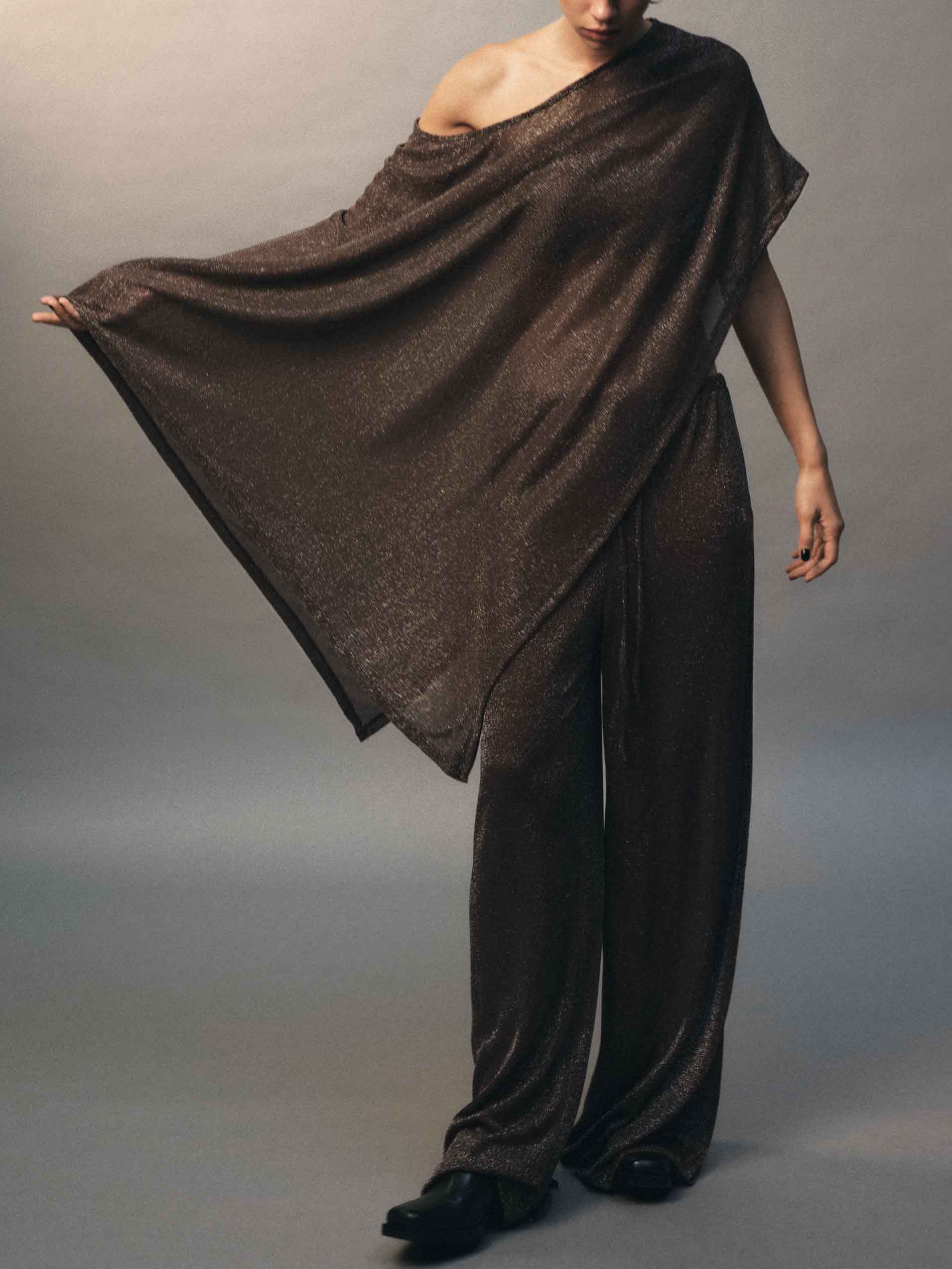 Ensemble deux pièces exquis avec pantalon châle asymétrique