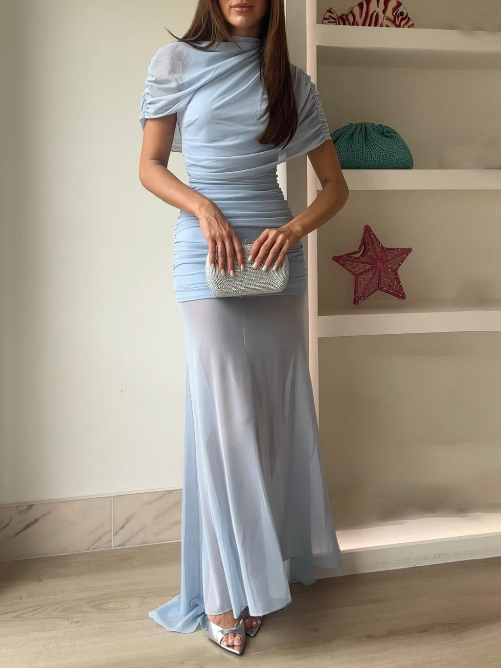 Elegantes, gerüschtes, transparentes Maxikleid mit kurzen Ärmeln