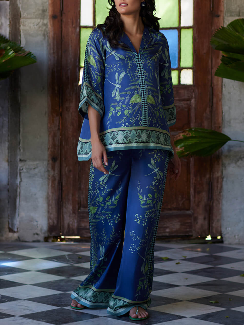 Ocean Elegance – Lockere Hose mit weitem Bein und botanischem Druck und elastischer Taille