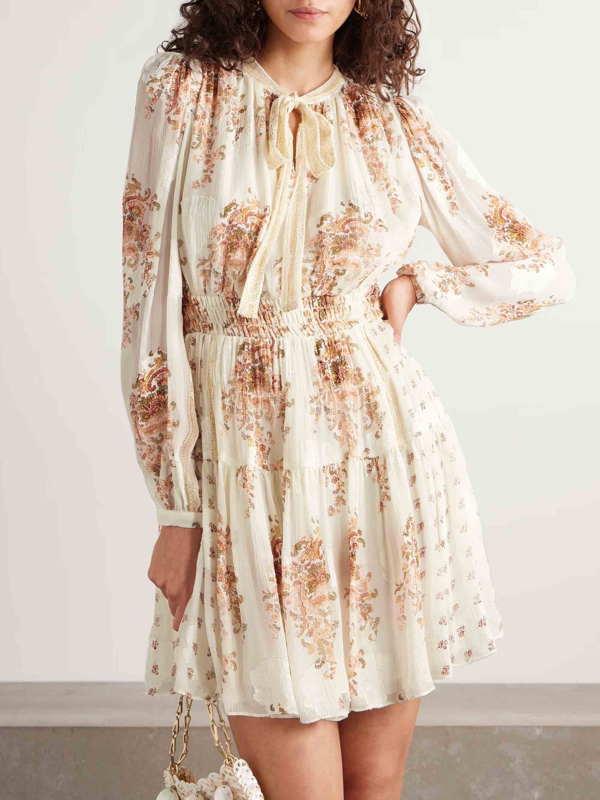 Elegantes Minikleid mit Bohème-Blumenmuster und Bindehals