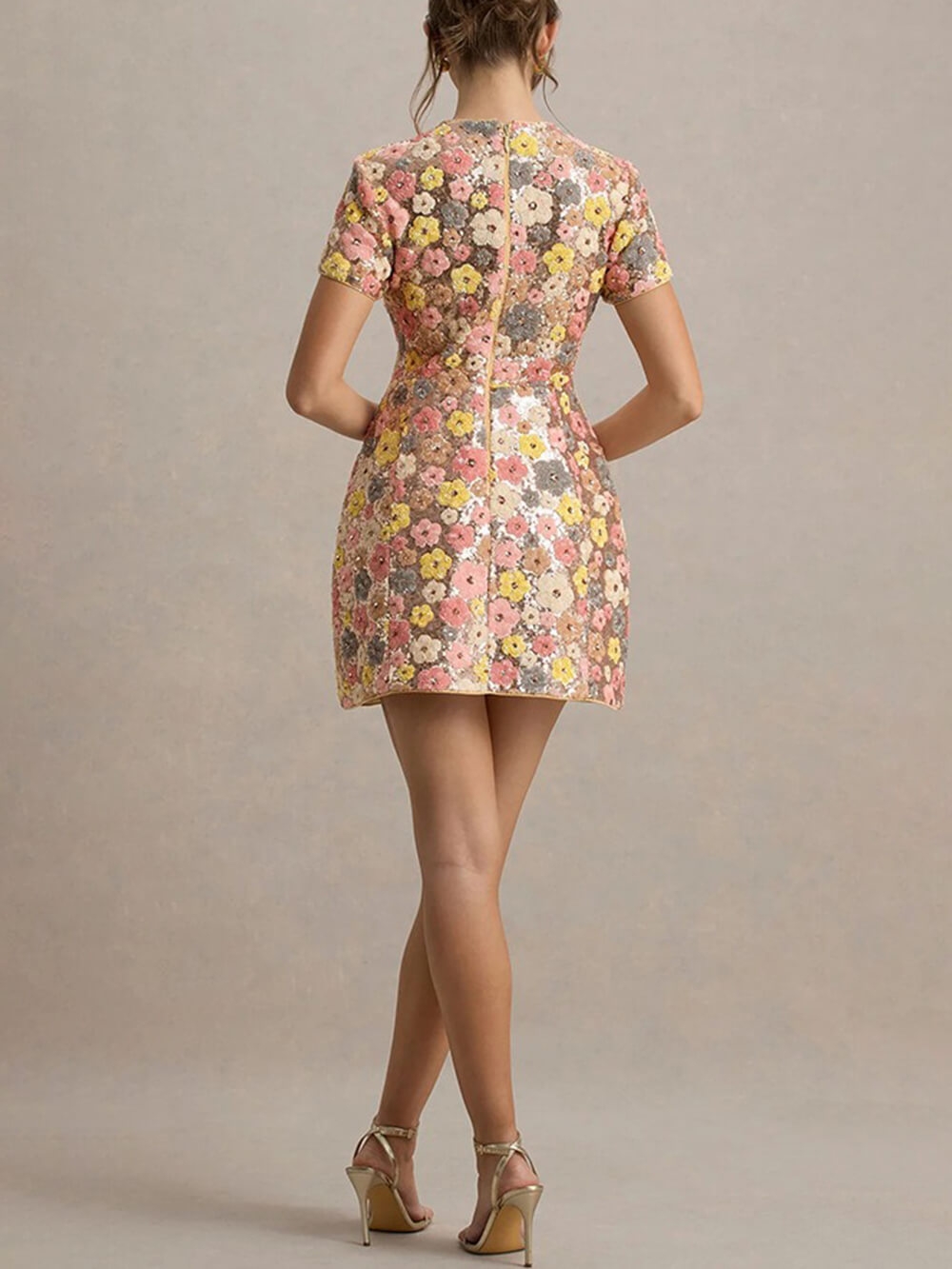 Retro-Minikleid im 80er-Jahre-Stil mit Blumendruck und Pailletten, kurzärmlig