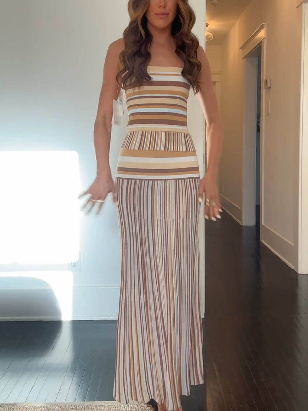 Robe longue plissée sans bretelles à imprimé rayé