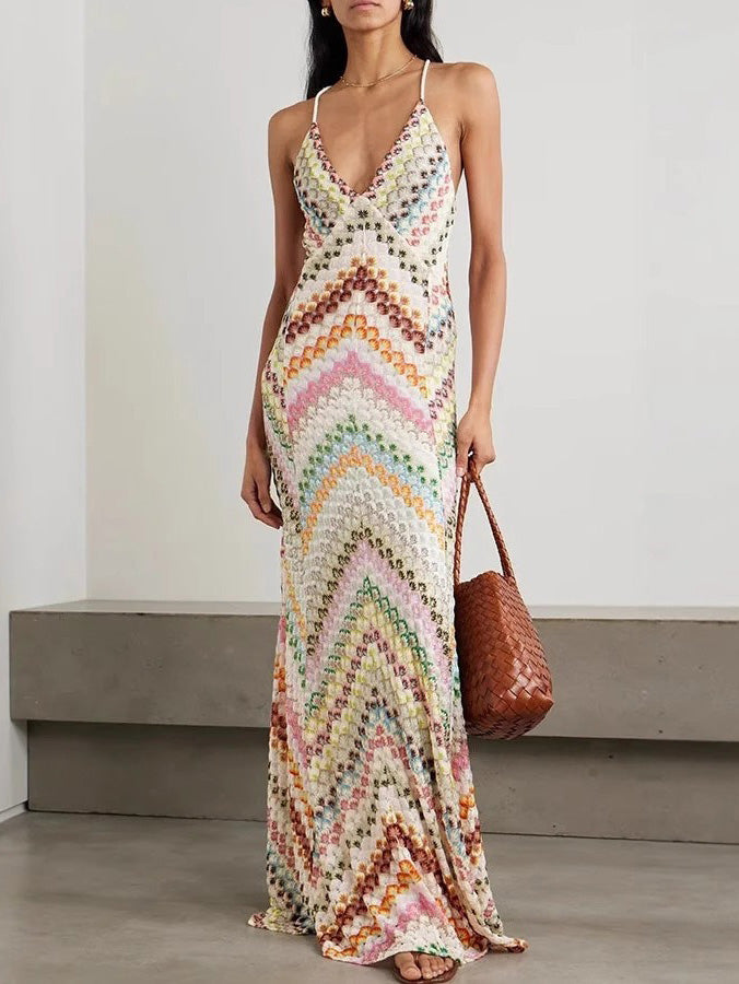 Robe longue unique en tricot coloré à chevrons et dos ouvert