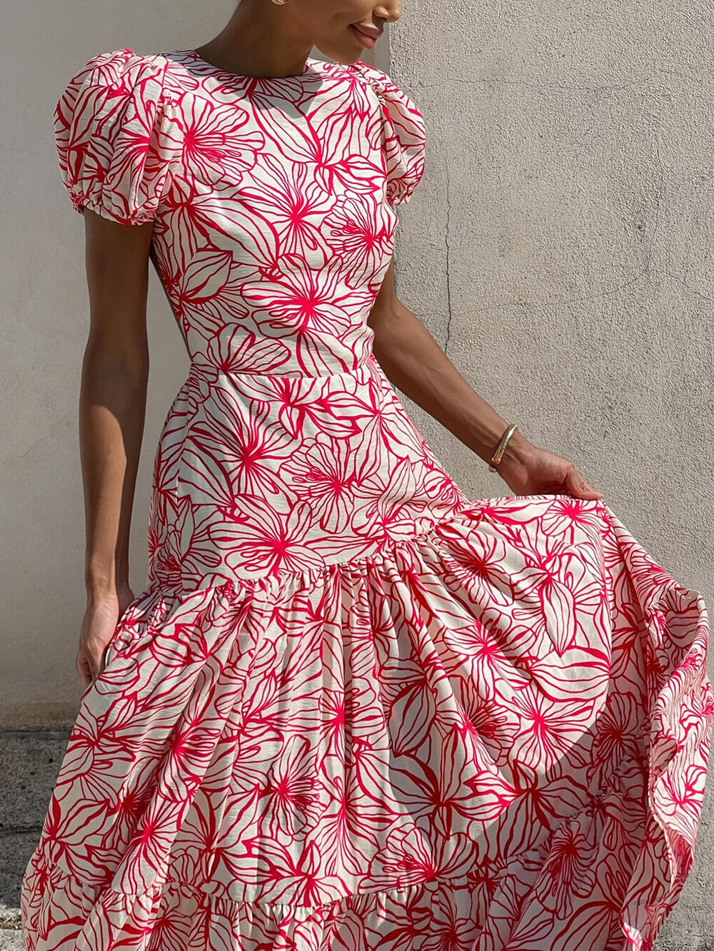 Magnifique robe longue plissée à imprimé floral et dos ouvert