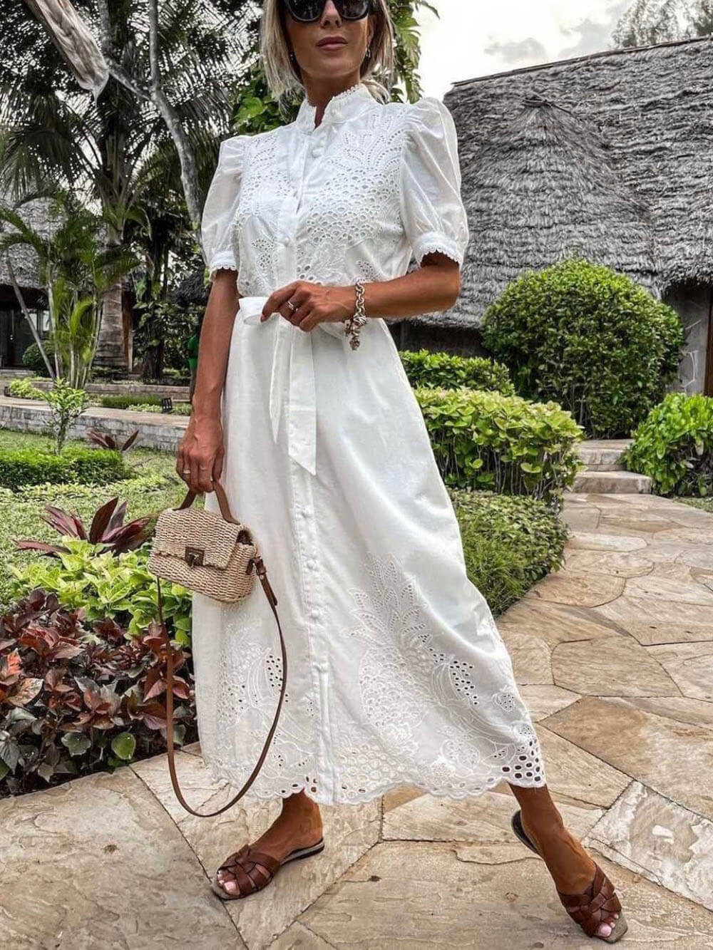 Robe trapèze large à taille creuse et coutures en dentelle exquise