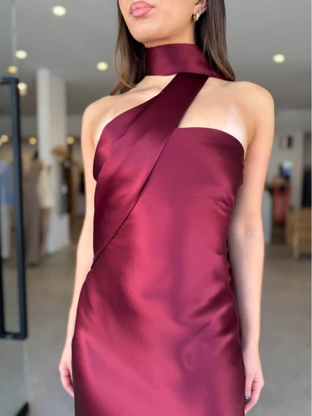 Elegantes Party-Maxikleid aus Satin mit Bindedetail