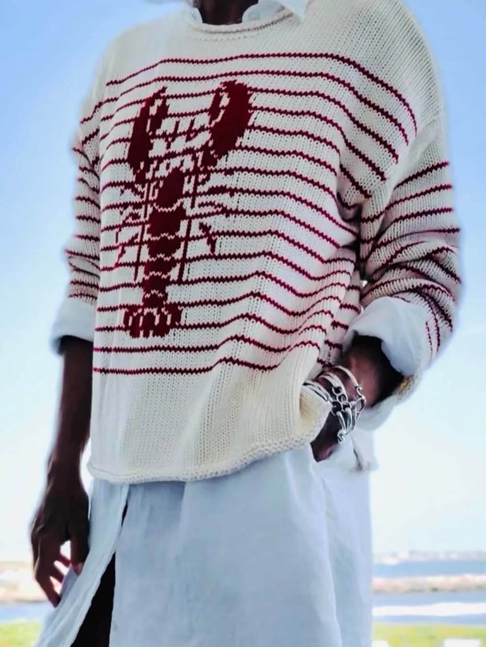 Pull rétro rayé crème et rouge à motif homard