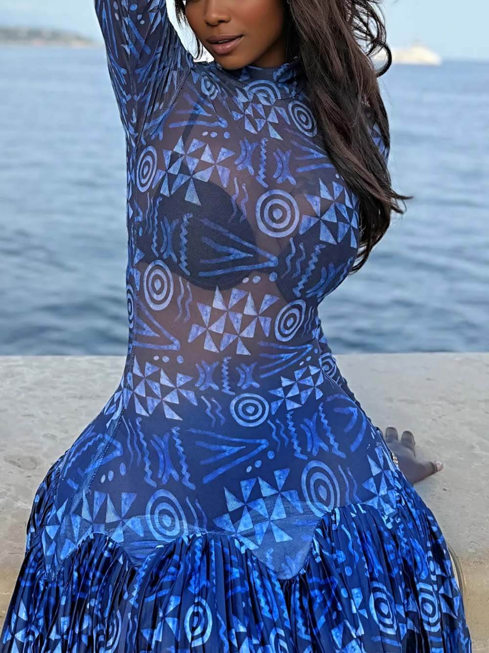 Robe longue extensible unique à empiècements froncés en maille