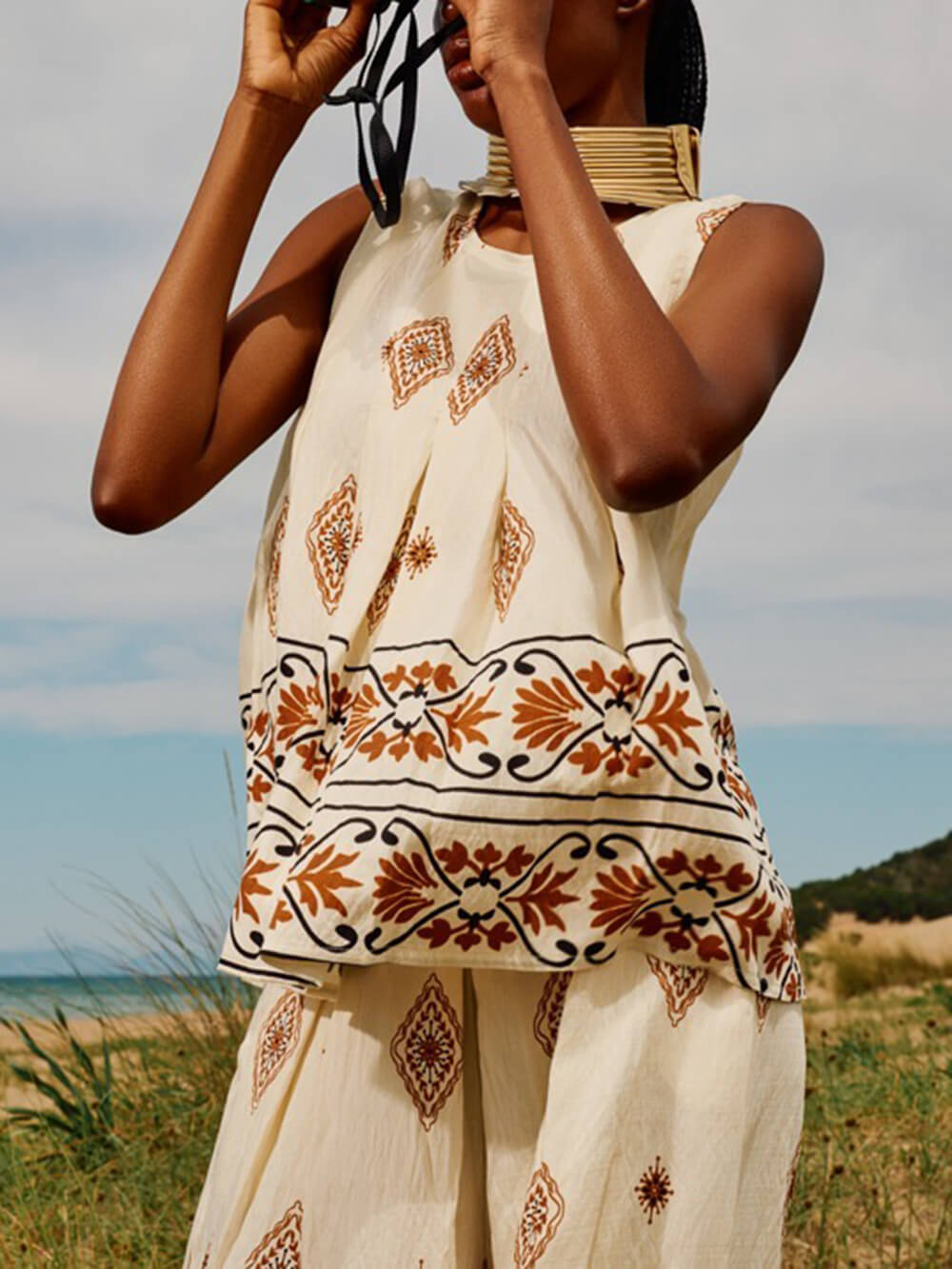 Lockere Hose mit weitem Bein und Retro-Ethno-Print und Taschen