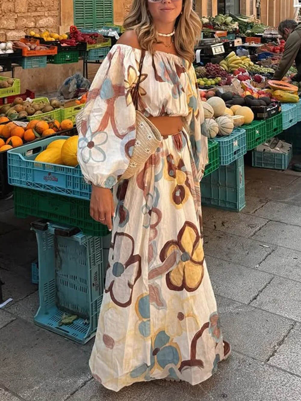 Haut court froncé à manches lanternes et épaules dénudées, imprimé tendance