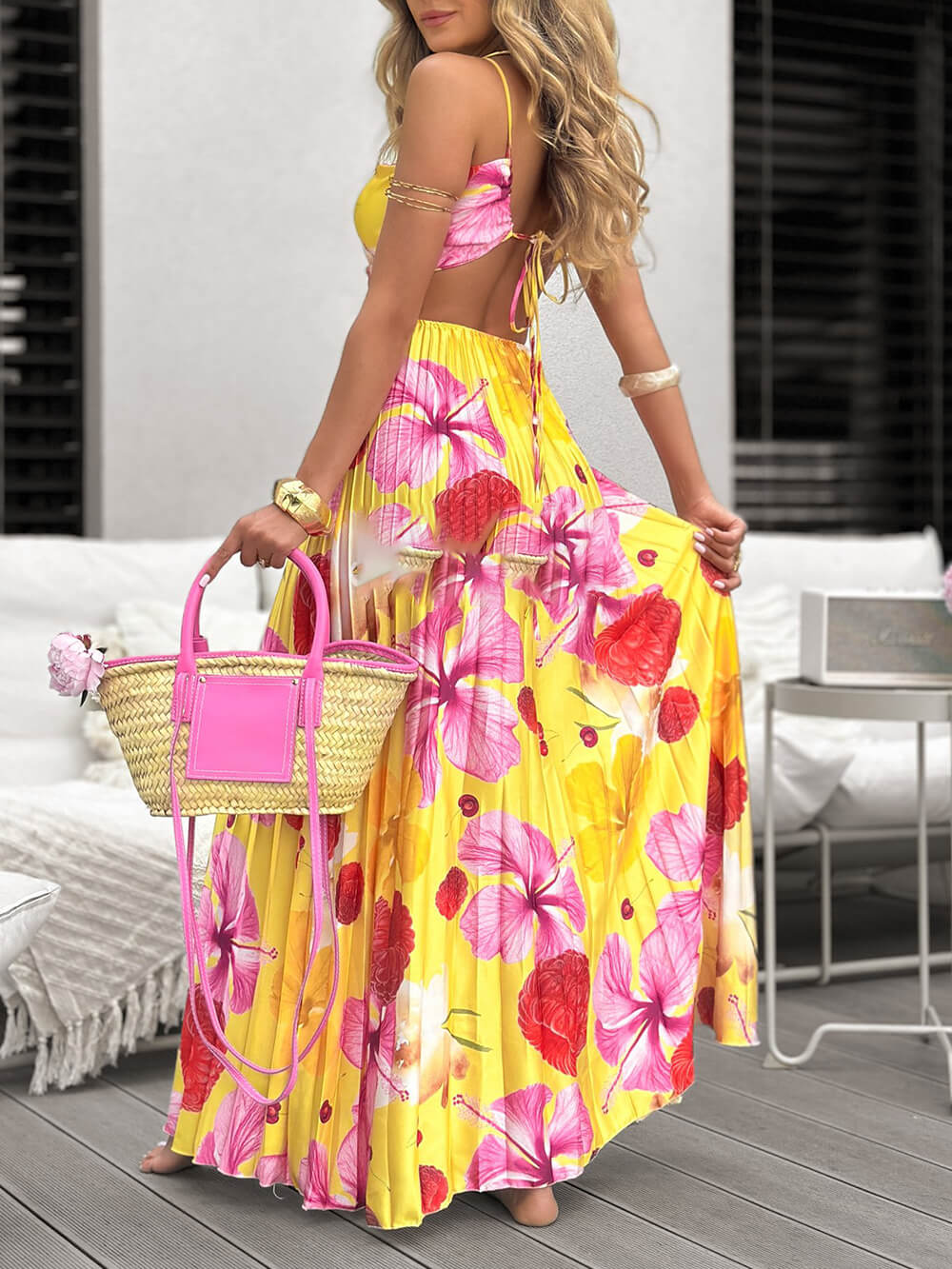 Belle robe longue d'été à imprimé froncé et à volants, dos nu, nouée