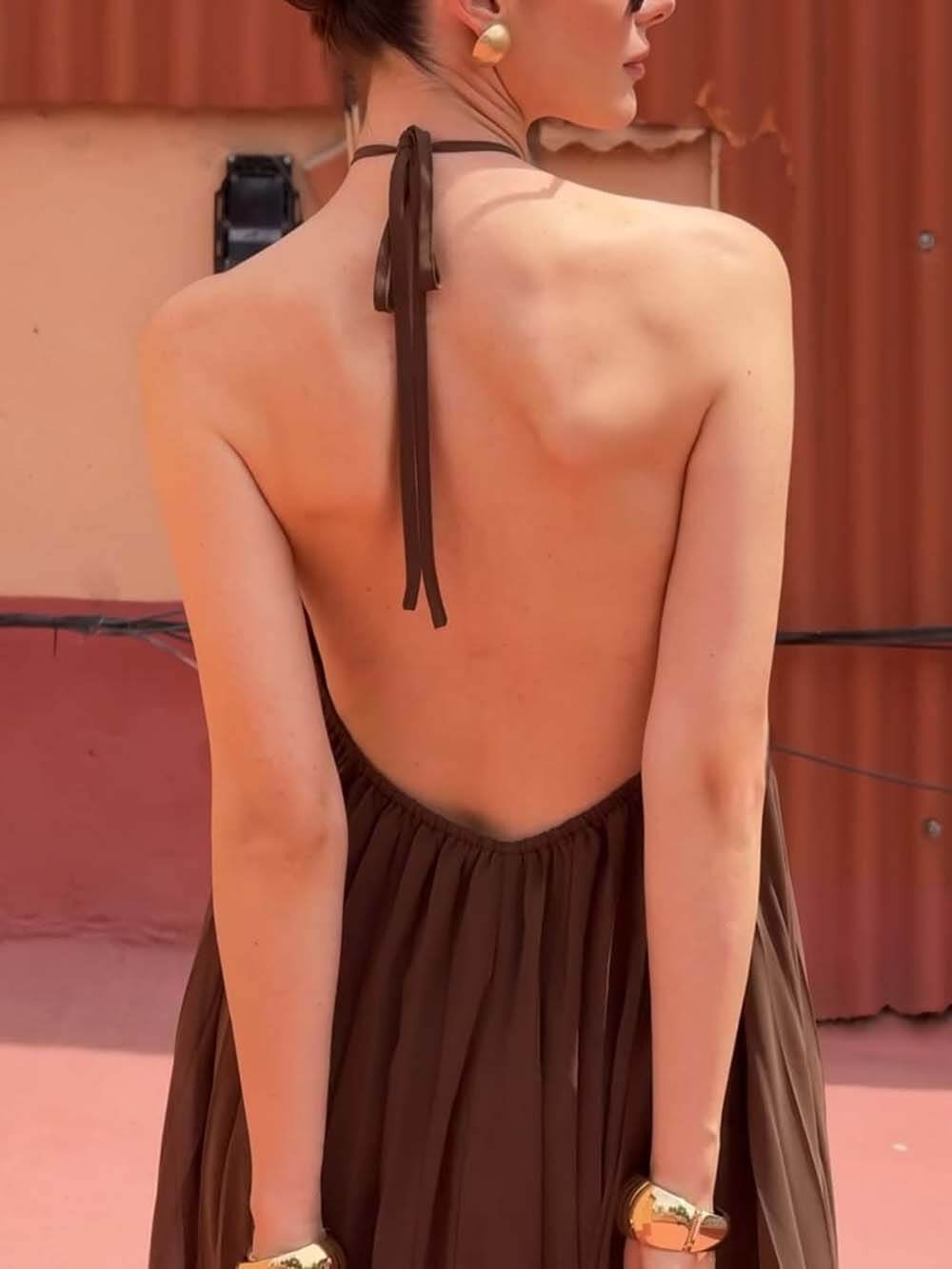 Retro Neckholder-Maxikleid mit Plissee und rückenfreiem Schnitt