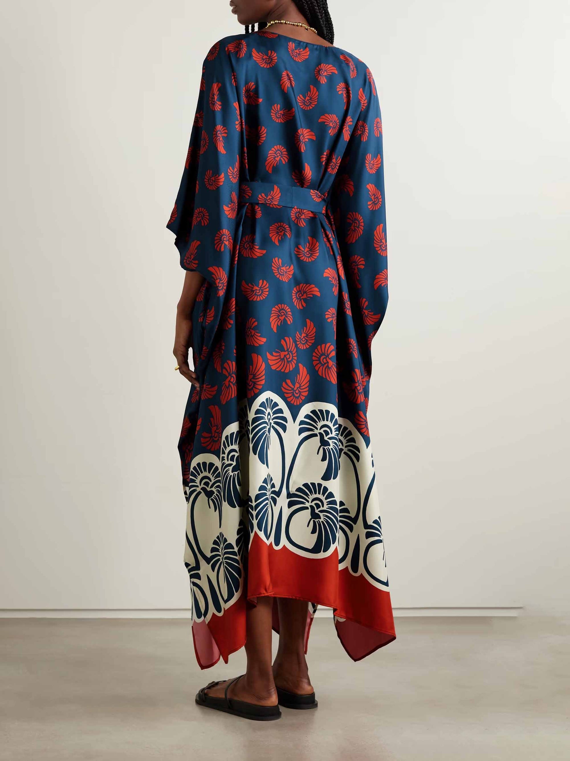 Robe longue ceinturée à imprimé floral unique