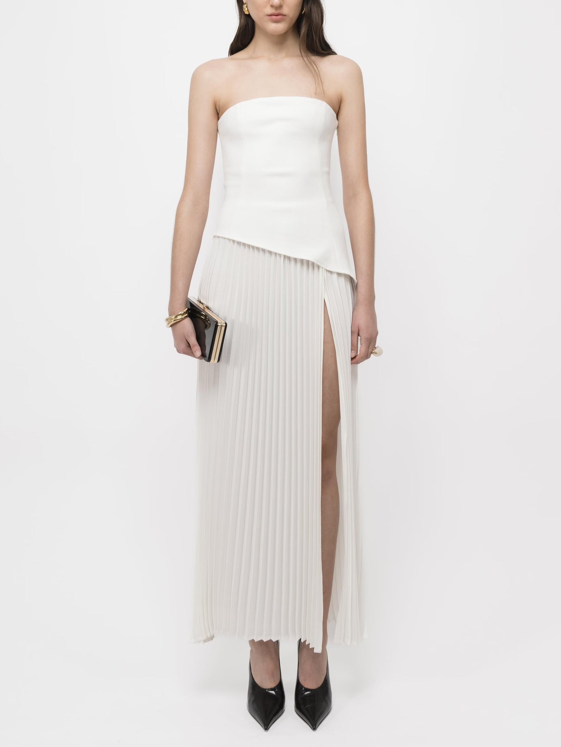 Elegantes, plissiertes Maxikleid mit Wickelausschnitt und hohem Schlitz