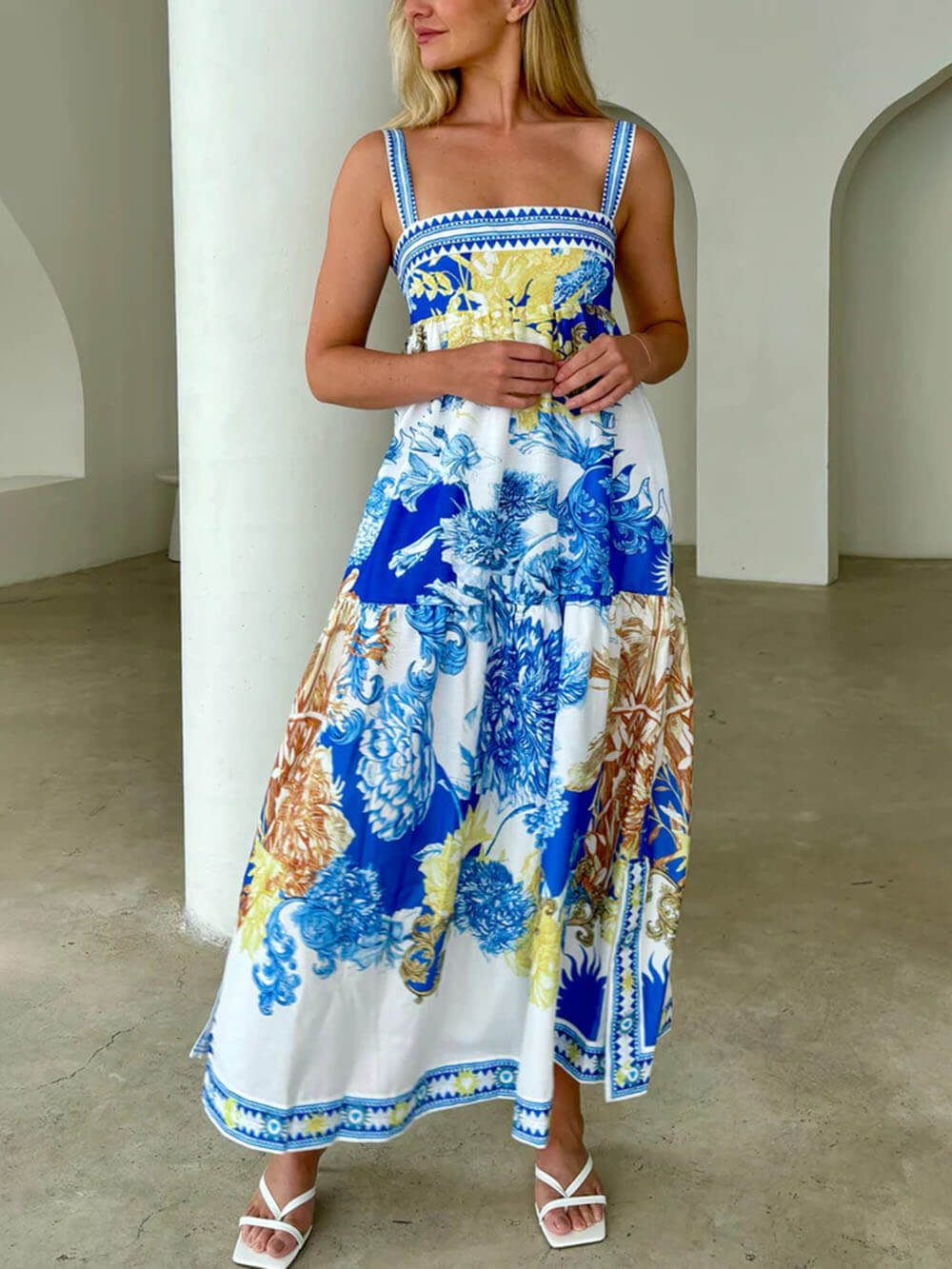 Modisches Hosenträgerkleid im europäischen Urlaubsstil mit festem Aufdruck